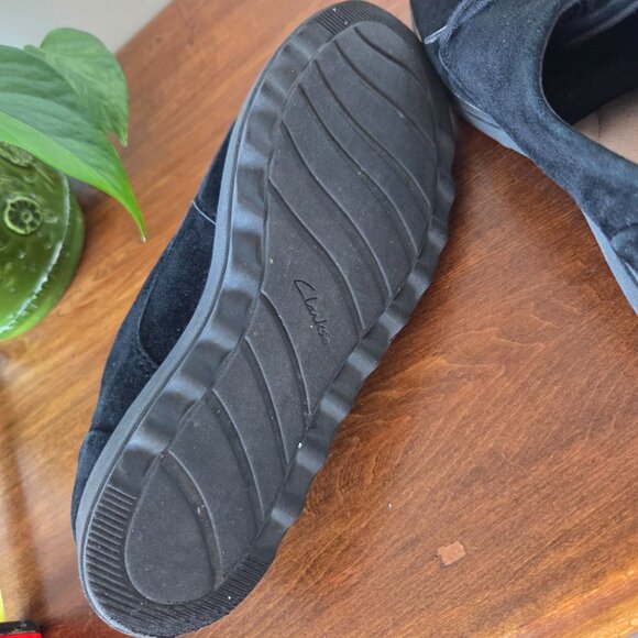 Clarks Collection Faux Suede black lace up wedge shoes. Size 7.5 - Picture 5 of 6